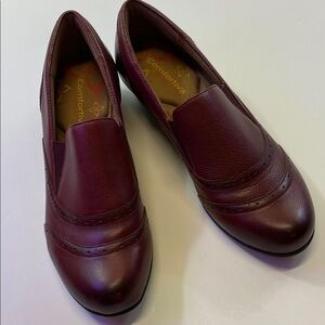 Comfortiva Burgundy Leather Slip-On Loafters Womens Shoes Sz 7.5N